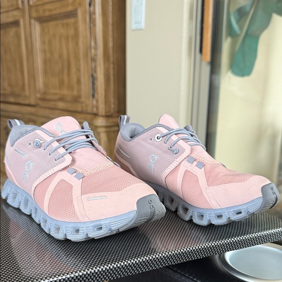 On Running Blush and Charcoal Sneakers - Picture 4 of 8